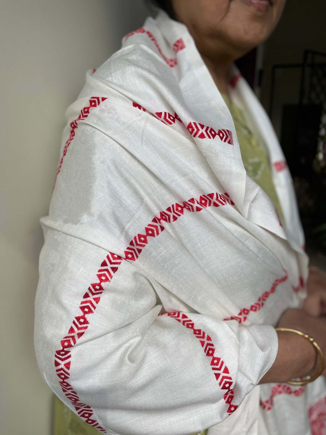 Crimson Eri Modal Stole