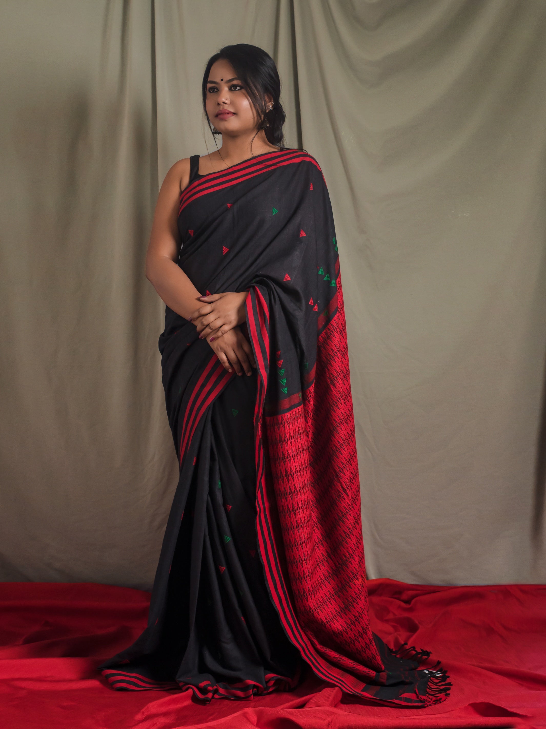 Mirchi Fashion Black & Red Silk Blend Banarasi Style Saree in Surat at best  price by Sourabh Sarees - Justdial